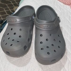 grey crocs size womens 8